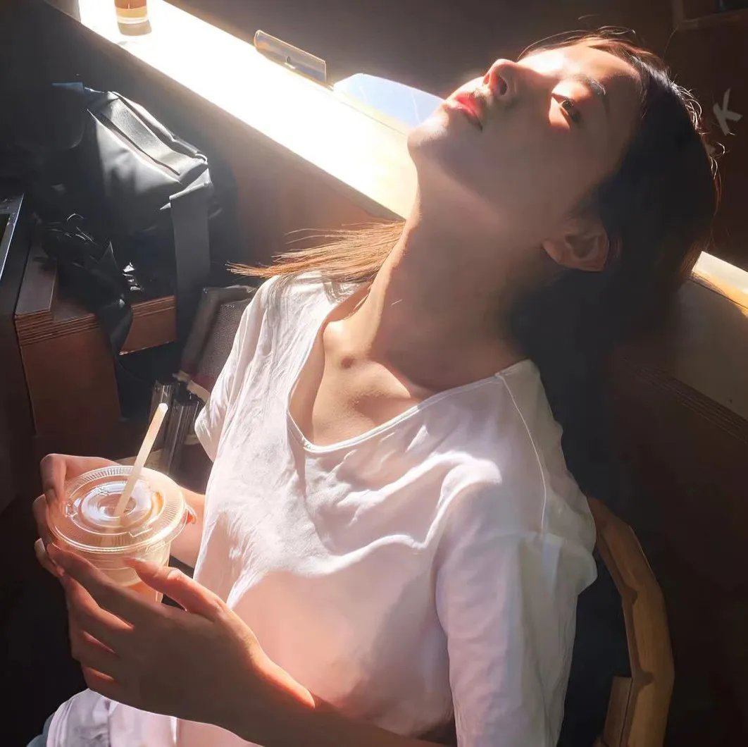 替嫁后,秦太太被迫靠演技苟活